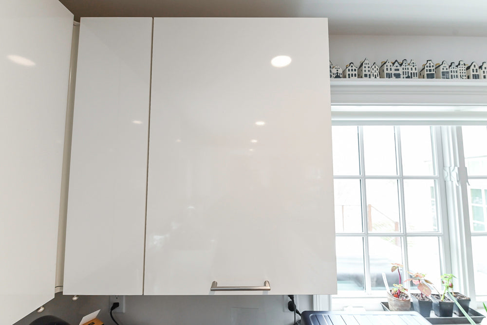 Nobilia Modern White Kitchen with Grey Stone Countertops, Island and Bosch Appliances