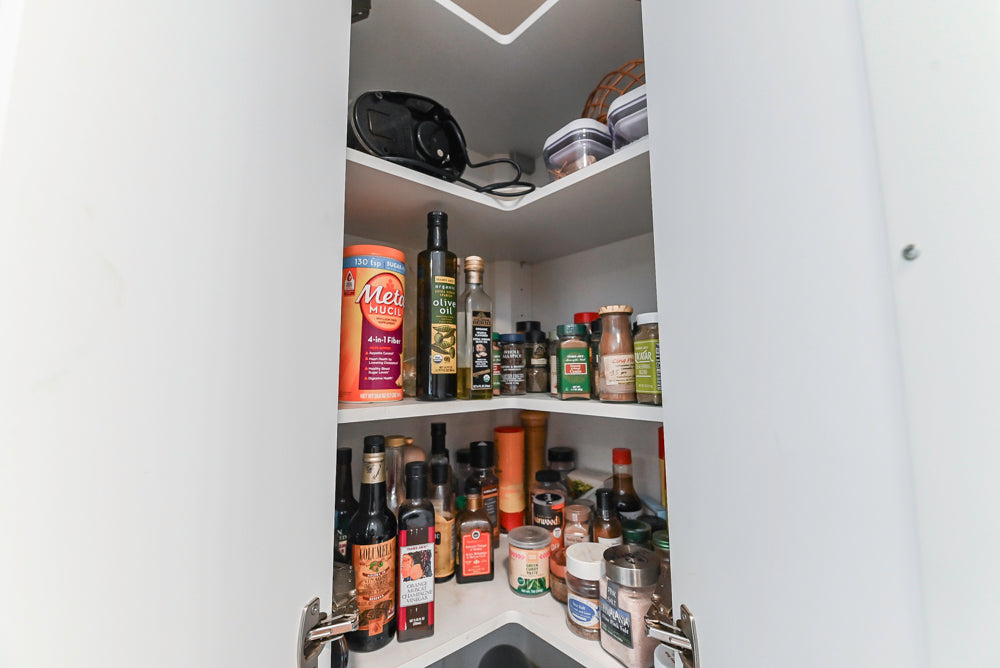 Nobilia Modern White Kitchen with Grey Stone Countertops, Island and Bosch Appliances