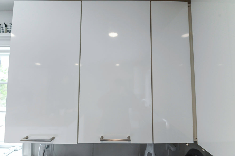 Nobilia Modern White Kitchen with Grey Stone Countertops, Island and Bosch Appliances