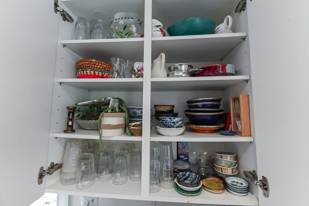 Nobilia Modern White Kitchen with Grey Stone Countertops, Island and Bosch Appliances