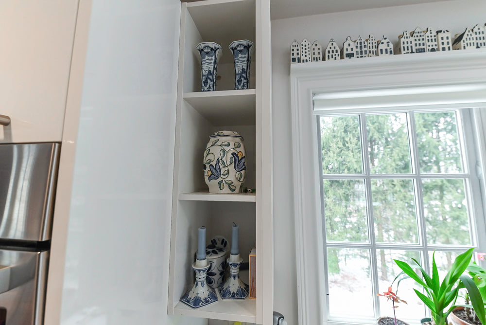 Nobilia Modern White Kitchen with Grey Stone Countertops, Island and Bosch Appliances