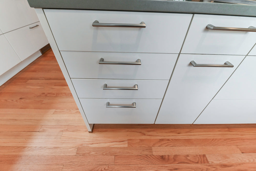 Nobilia Modern White Kitchen with Grey Stone Countertops, Island and Bosch Appliances