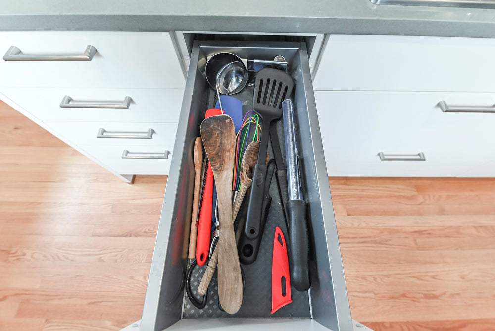 Nobilia Modern White Kitchen with Grey Stone Countertops, Island and Bosch Appliances