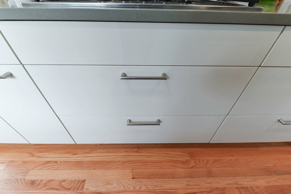 Nobilia Modern White Kitchen with Grey Stone Countertops, Island and Bosch Appliances