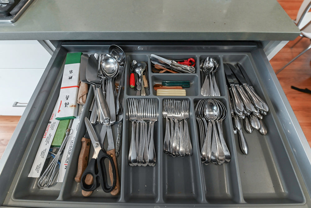 Nobilia Modern White Kitchen with Grey Stone Countertops, Island and Bosch Appliances
