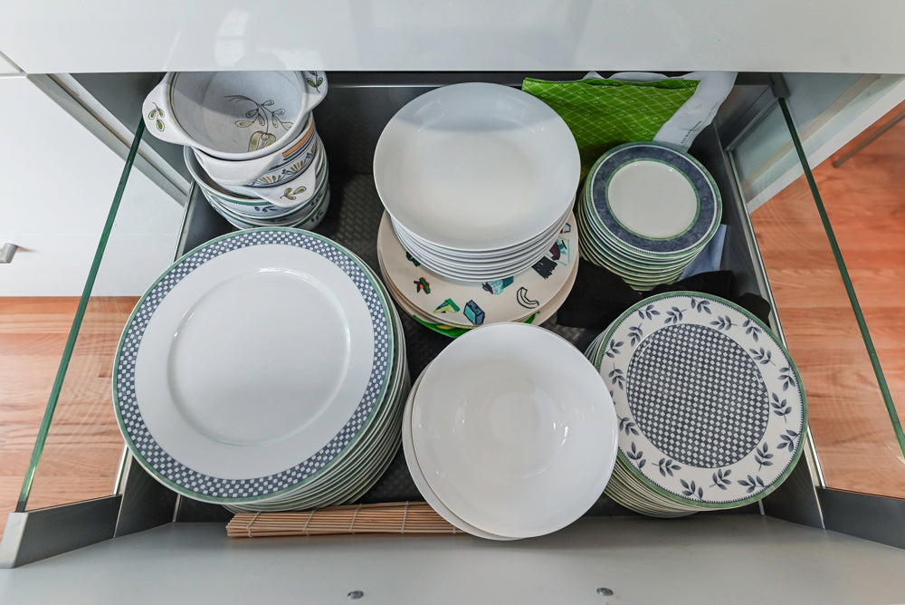 Nobilia Modern White Kitchen with Grey Stone Countertops, Island and Bosch Appliances