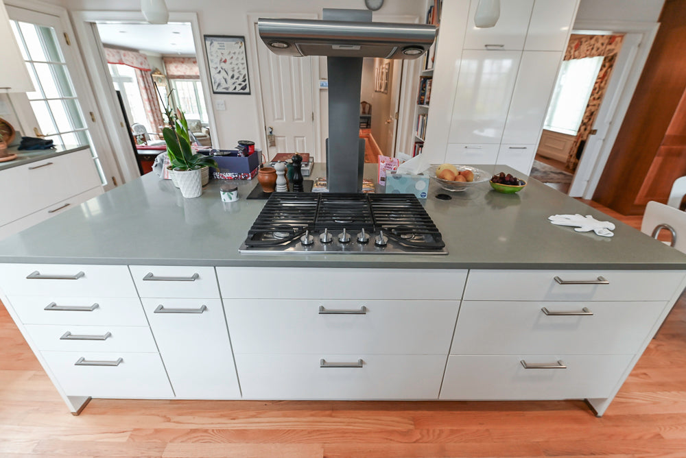 Nobilia Modern White Kitchen with Grey Stone Countertops, Island and Bosch Appliances