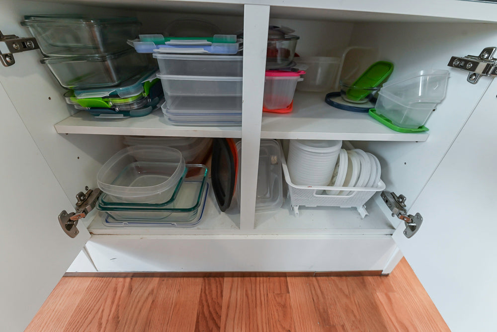 Nobilia Modern White Kitchen with Grey Stone Countertops, Island and Bosch Appliances