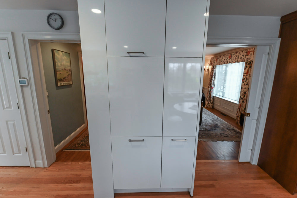Nobilia Modern White Kitchen with Grey Stone Countertops, Island and Bosch Appliances