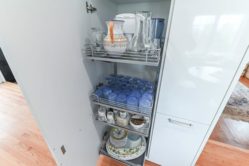 Nobilia Modern White Kitchen with Grey Stone Countertops, Island and Bosch Appliances