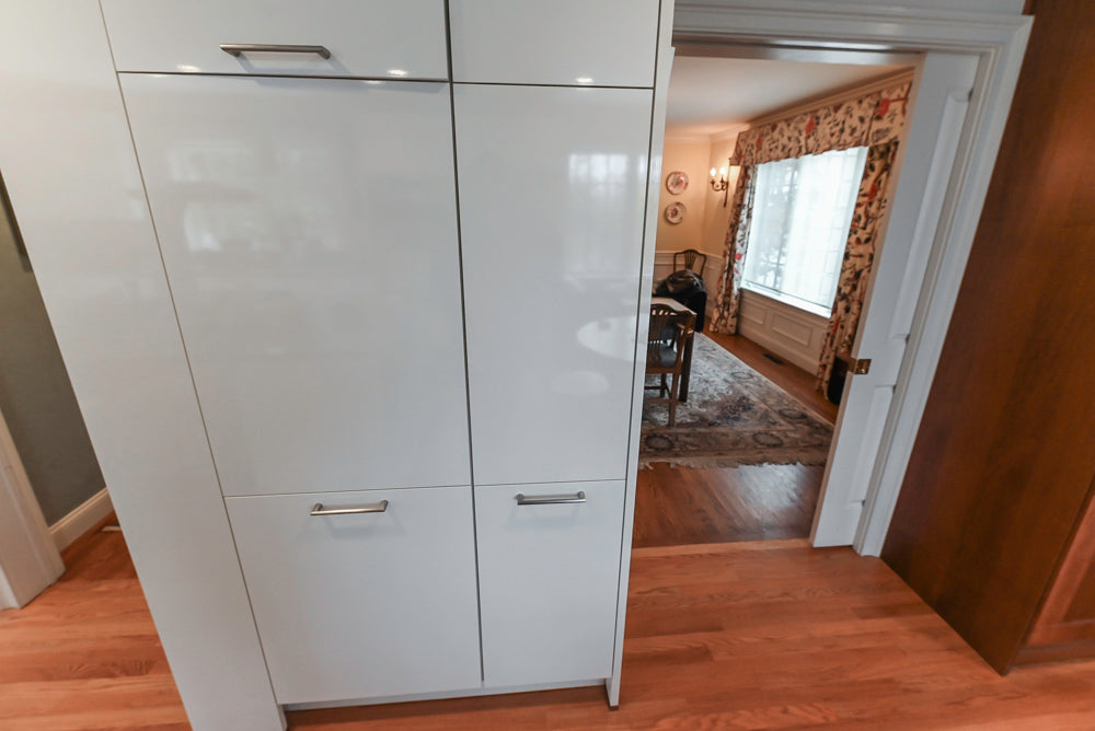 Nobilia Modern White Kitchen with Grey Stone Countertops, Island and Bosch Appliances