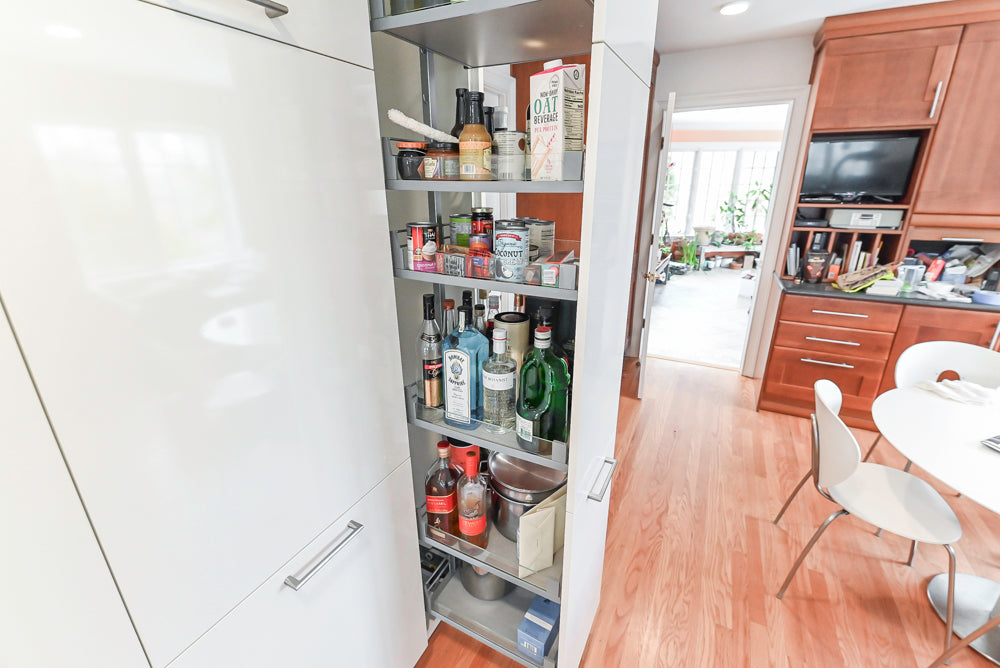 Nobilia Modern White Kitchen with Grey Stone Countertops, Island and Bosch Appliances