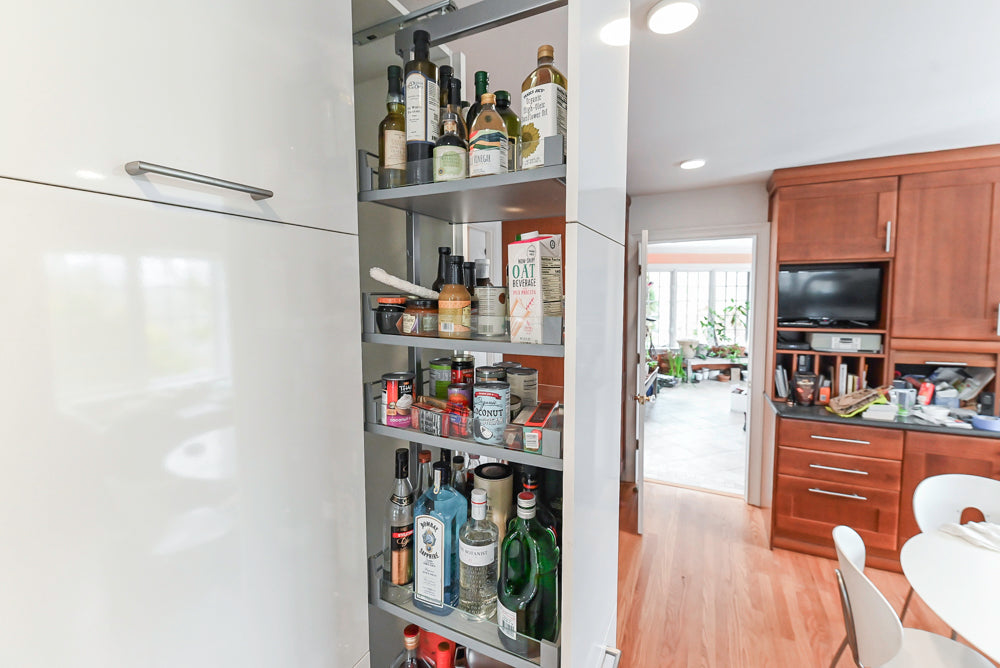 Nobilia Modern White Kitchen with Grey Stone Countertops, Island and Bosch Appliances