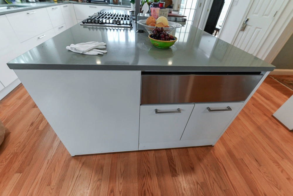 Nobilia Modern White Kitchen with Grey Stone Countertops, Island and Bosch Appliances