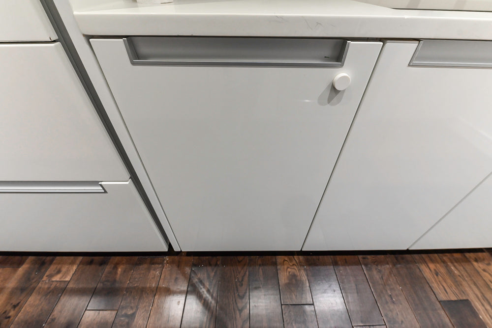 Poggenpohl Modern White Lacquered Kitchen with Appliances