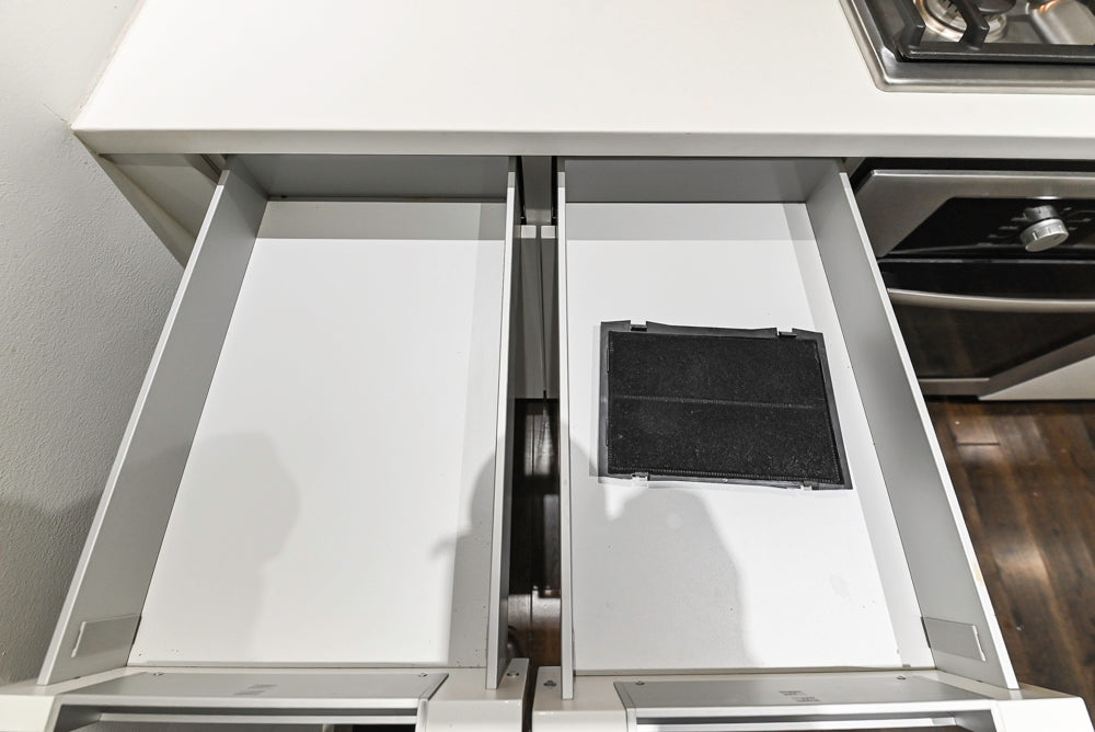 Poggenpohl Modern White Lacquered Kitchen with Appliances