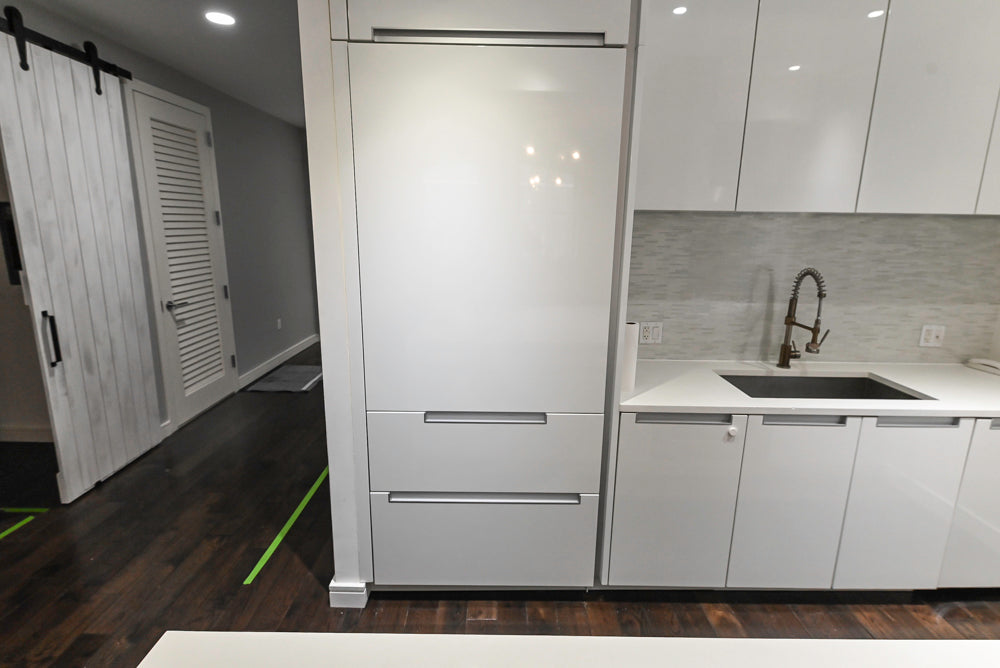 Poggenpohl Modern White Lacquered Kitchen with Appliances