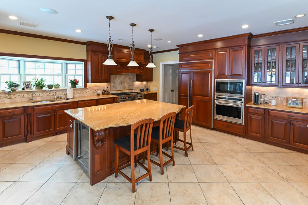 "The Winchester" Traditional Wooden Kitchen with Granite Countertops and Appliances