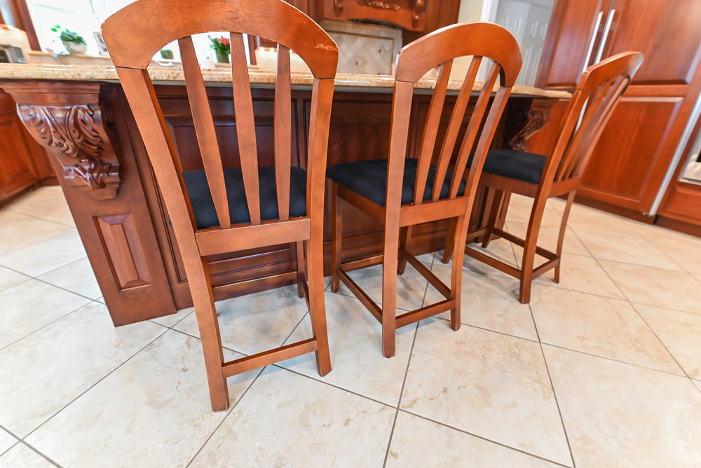 "The Winchester" Traditional Wooden Kitchen with Granite Countertops and Appliances