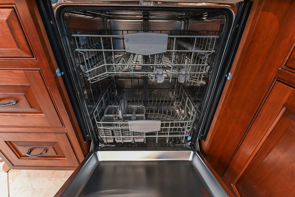 "The Winchester" Traditional Wooden Kitchen with Granite Countertops and Appliances