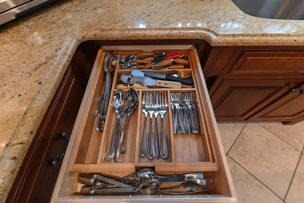 "The Winchester" Traditional Wooden Kitchen with Granite Countertops and Appliances