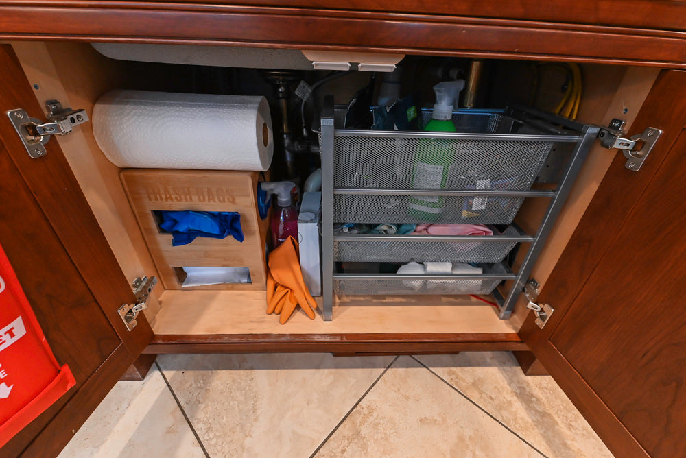 "The Winchester" Traditional Wooden Kitchen with Granite Countertops and Appliances