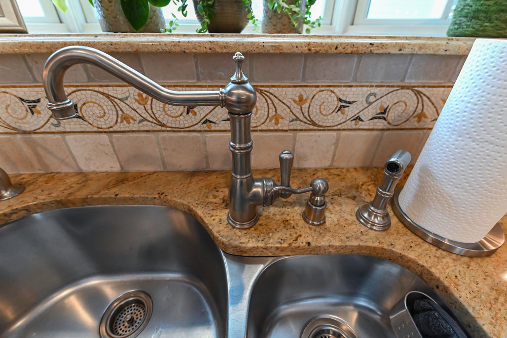 "The Winchester" Traditional Wooden Kitchen with Granite Countertops and Appliances