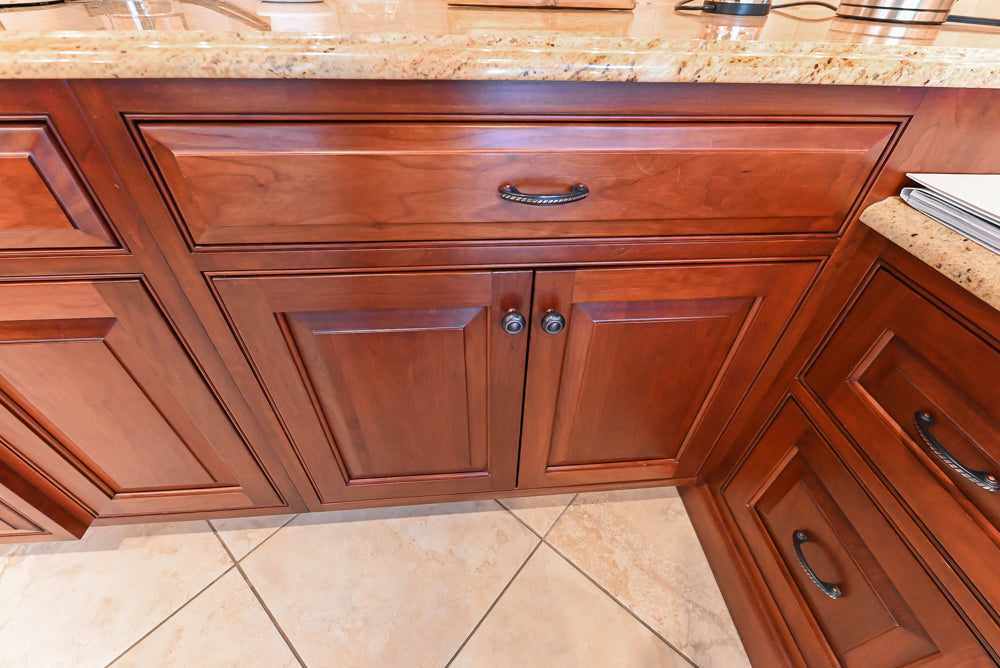 "The Winchester" Traditional Wooden Kitchen with Granite Countertops and Appliances