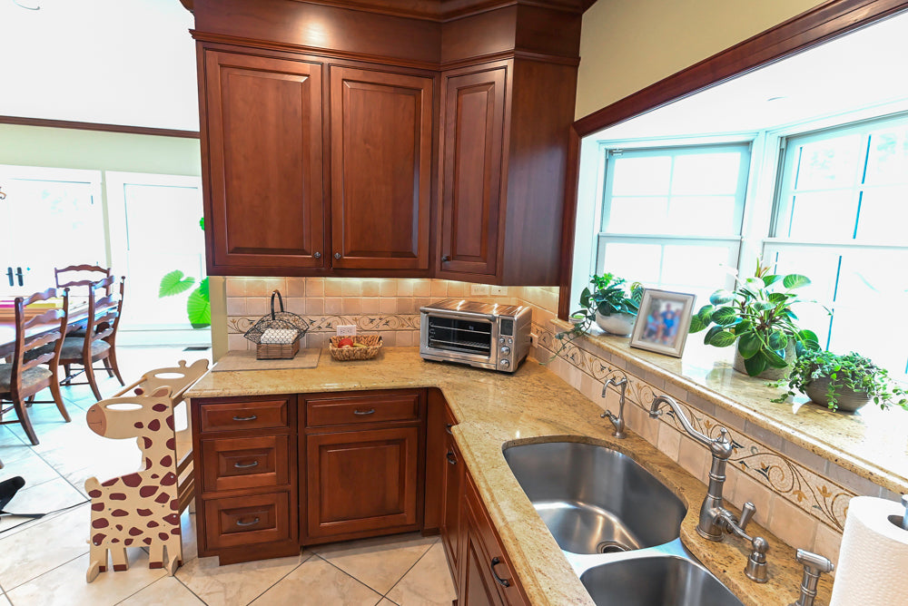 "The Winchester" Traditional Wooden Kitchen with Granite Countertops and Appliances