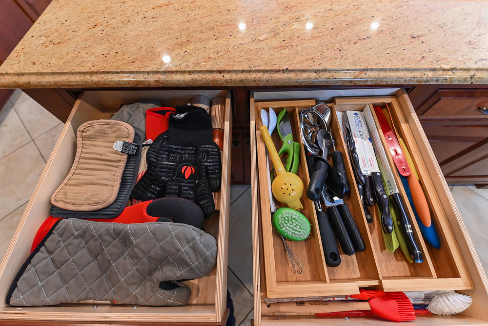 "The Winchester" Traditional Wooden Kitchen with Granite Countertops and Appliances