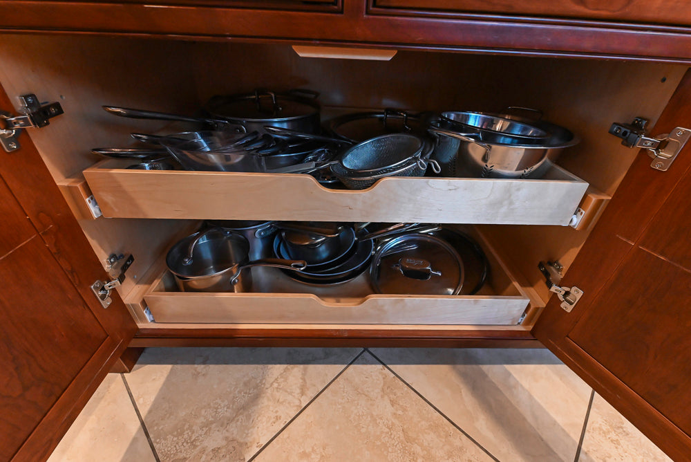 "The Winchester" Traditional Wooden Kitchen with Granite Countertops and Appliances