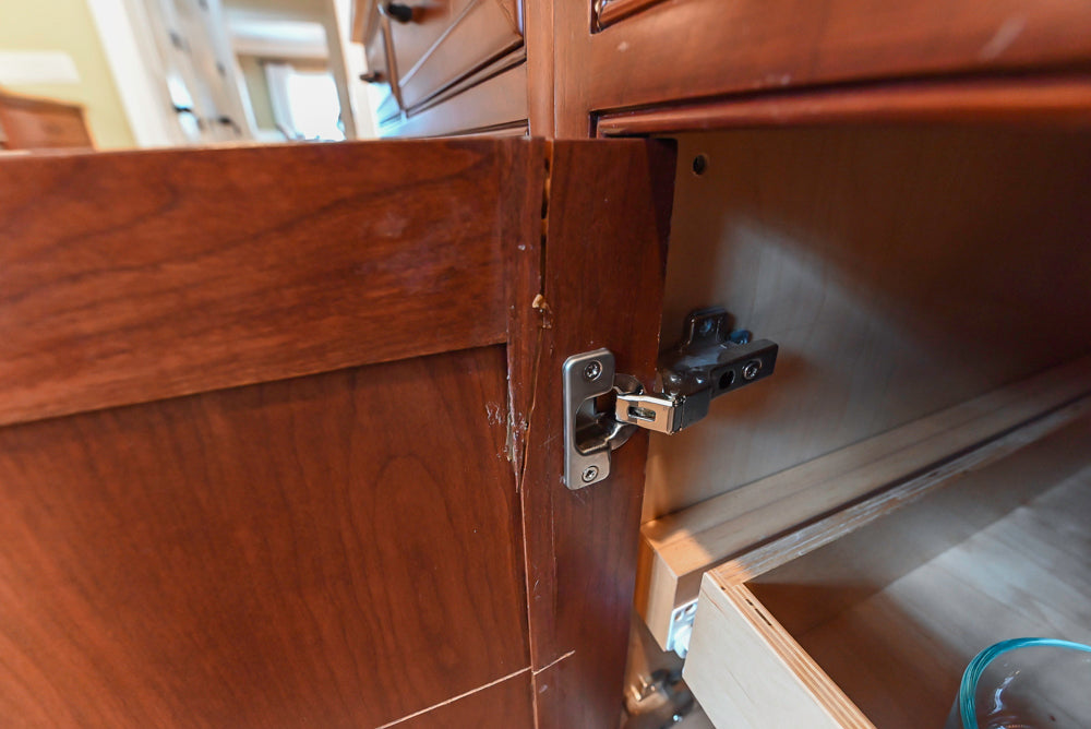 "The Winchester" Traditional Wooden Kitchen with Granite Countertops and Appliances