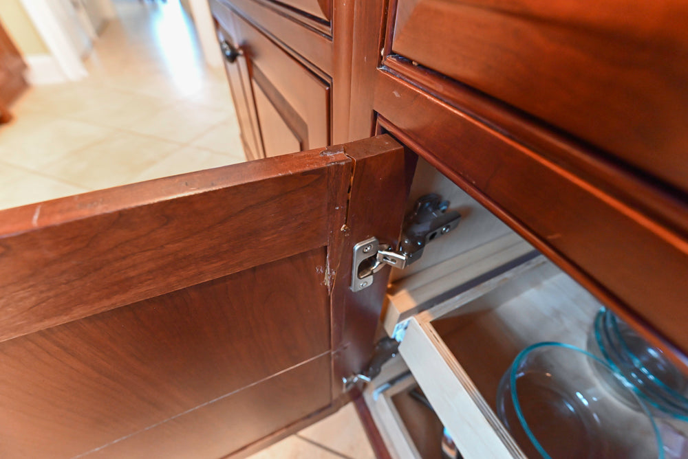 "The Winchester" Traditional Wooden Kitchen with Granite Countertops and Appliances