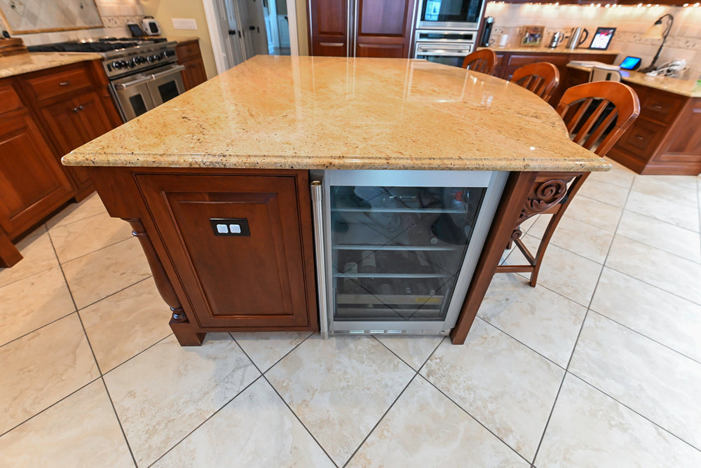 "The Winchester" Traditional Wooden Kitchen with Granite Countertops and Appliances