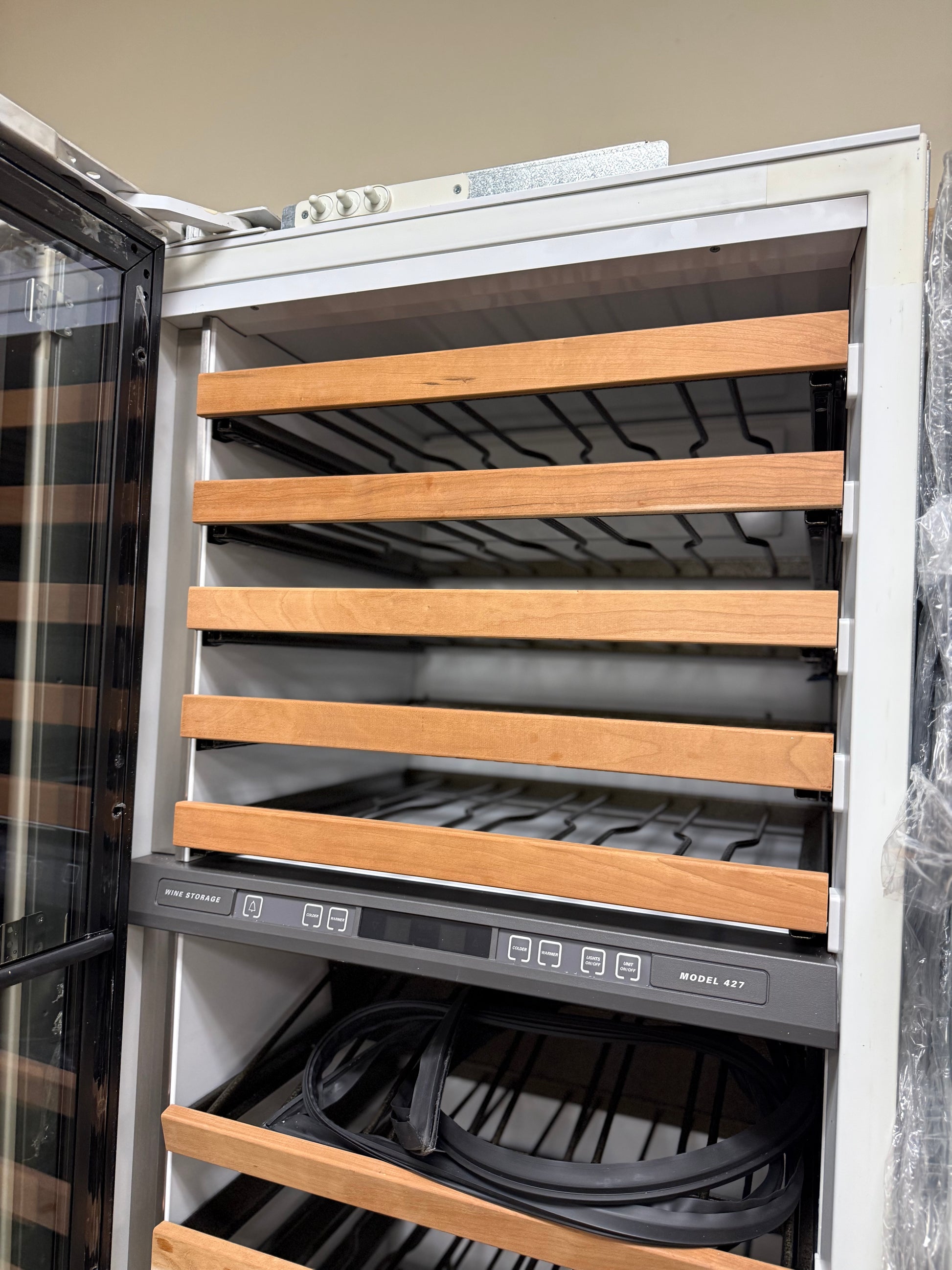 Luxury wine cellar with dual independent temperature zone