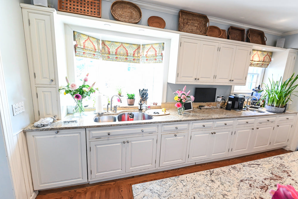 Custom Traditional White Kitchen with Island, Granite Countertops and Appliances