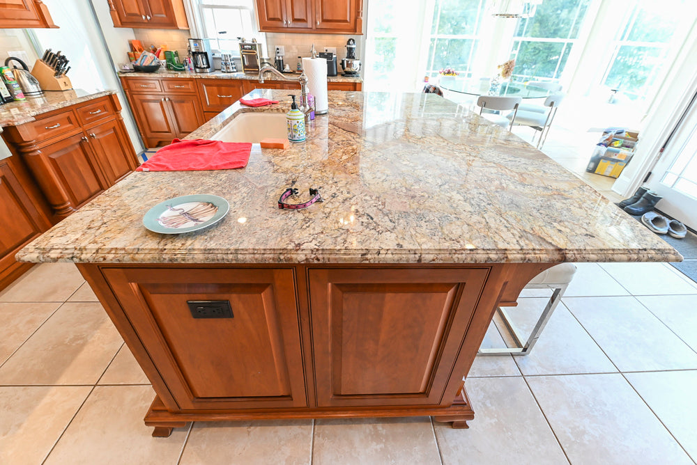 “The Woodford” Traditional Custom Wooden Kitchen with Island, Wolf Rangetop & Sub-Zero Refrigerator