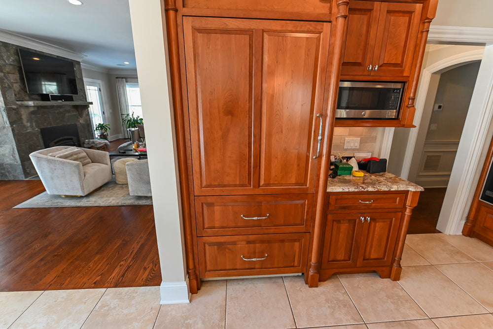 “The Woodford” Traditional Custom Wooden Kitchen with Island, Wolf Rangetop & Sub-Zero Refrigerator
