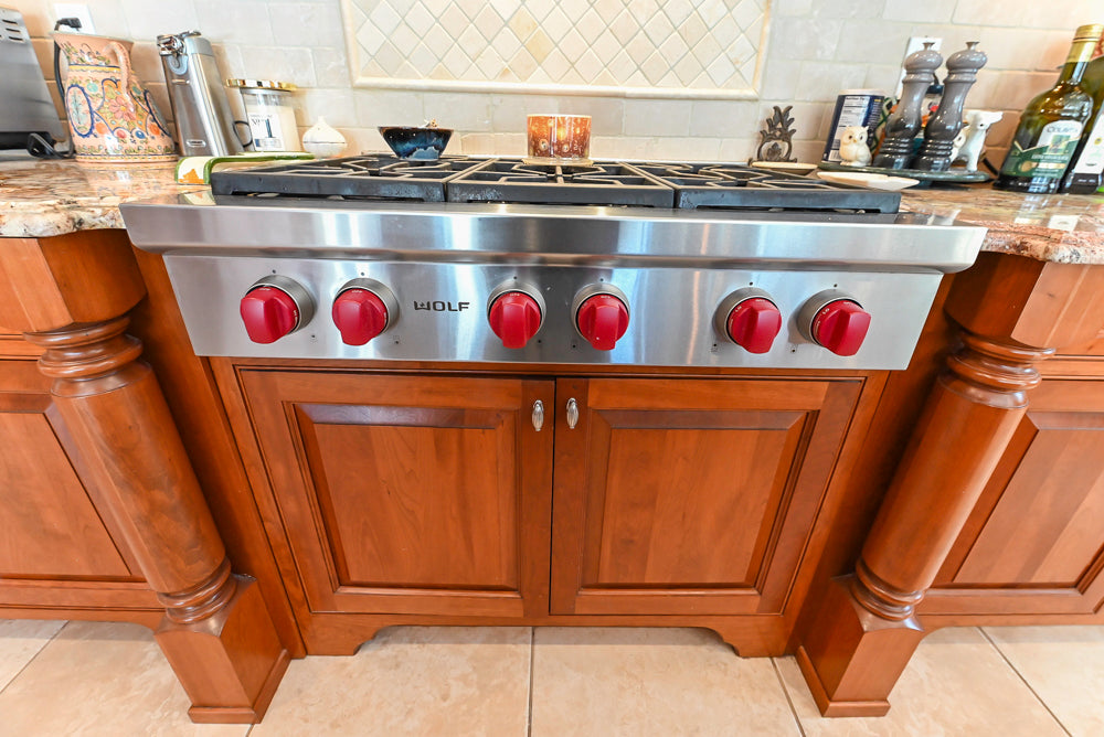 “The Woodford” Traditional Custom Wooden Kitchen with Island, Wolf Rangetop & Sub-Zero Refrigerator