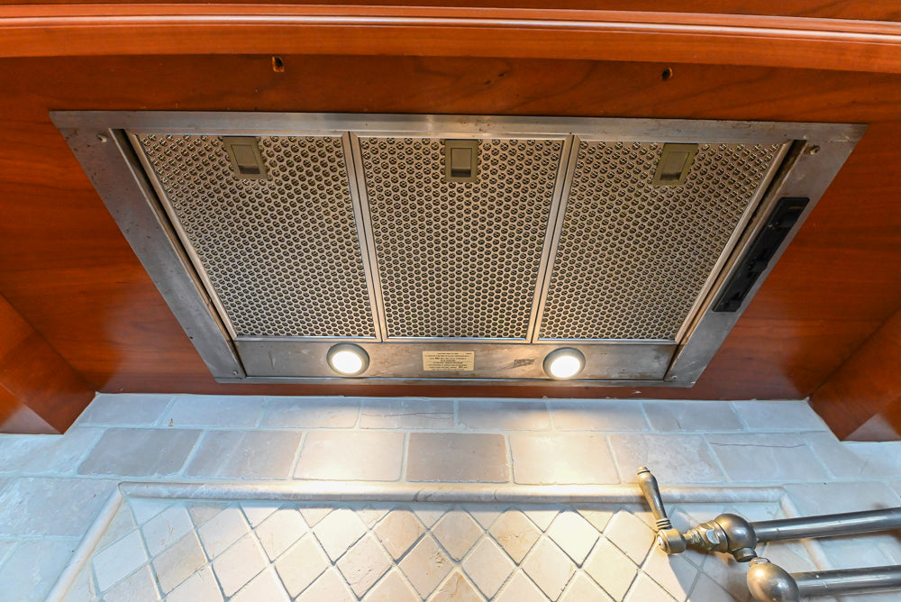 “The Woodford” Traditional Custom Wooden Kitchen with Island, Wolf Rangetop & Sub-Zero Refrigerator