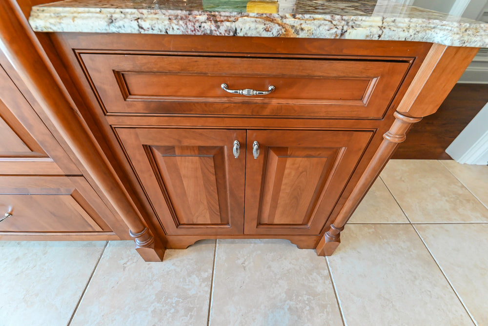 “The Woodford” Traditional Custom Wooden Kitchen with Island, Wolf Rangetop & Sub-Zero Refrigerator