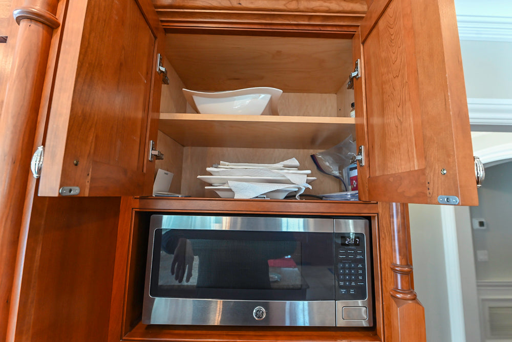 “The Woodford” Traditional Custom Wooden Kitchen with Island, Wolf Rangetop & Sub-Zero Refrigerator