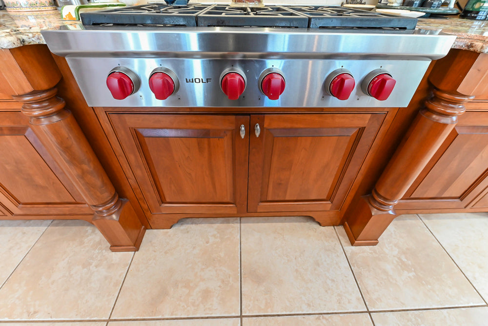 “The Woodford” Traditional Custom Wooden Kitchen with Island, Wolf Rangetop & Sub-Zero Refrigerator