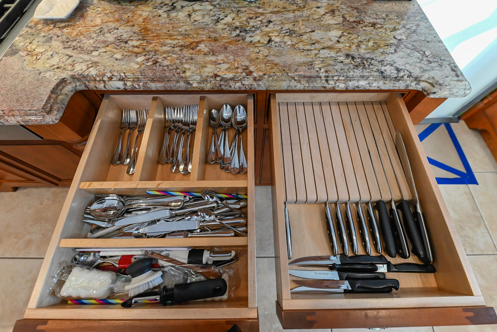“The Woodford” Traditional Custom Wooden Kitchen with Island, Wolf Rangetop & Sub-Zero Refrigerator