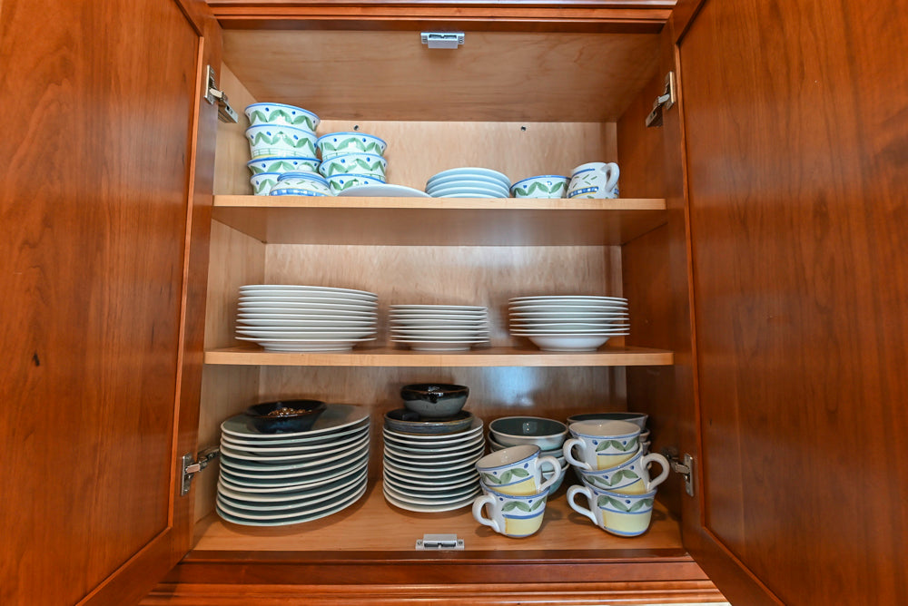 “The Woodford” Traditional Custom Wooden Kitchen with Island, Wolf Rangetop & Sub-Zero Refrigerator