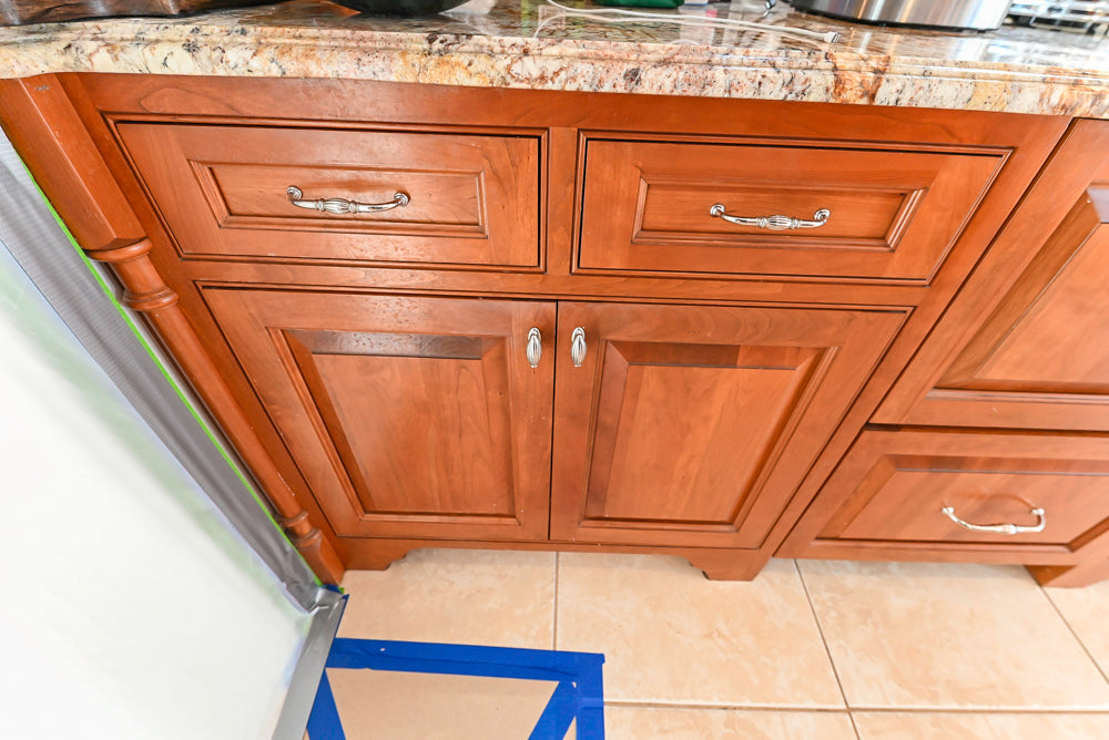 “The Woodford” Traditional Custom Wooden Kitchen with Island, Wolf Rangetop & Sub-Zero Refrigerator