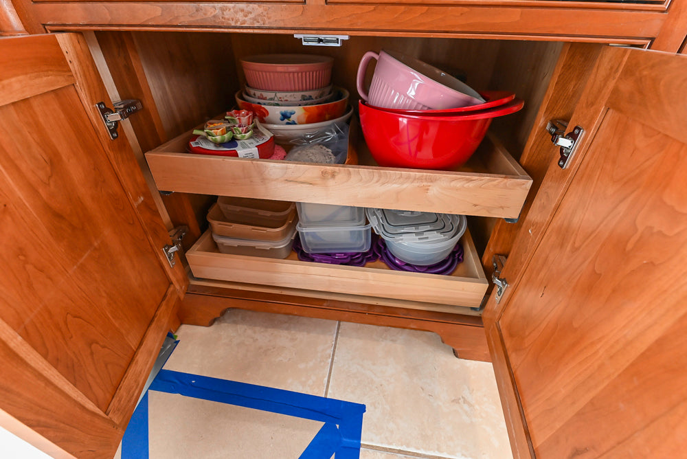 “The Woodford” Traditional Custom Wooden Kitchen with Island, Wolf Rangetop & Sub-Zero Refrigerator
