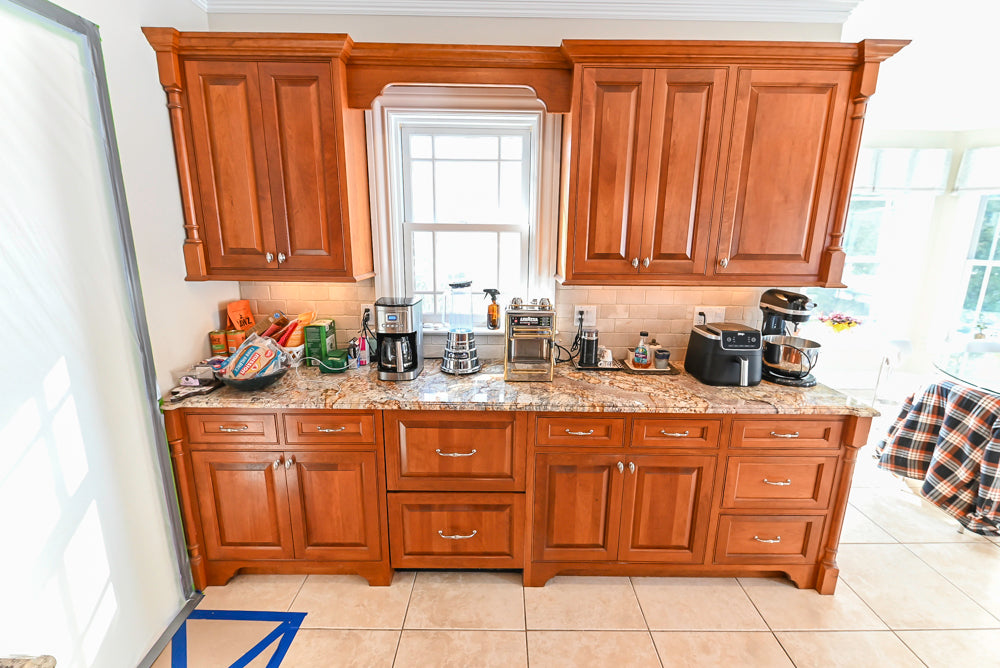 “The Woodford” Traditional Custom Wooden Kitchen with Island, Wolf Rangetop & Sub-Zero Refrigerator