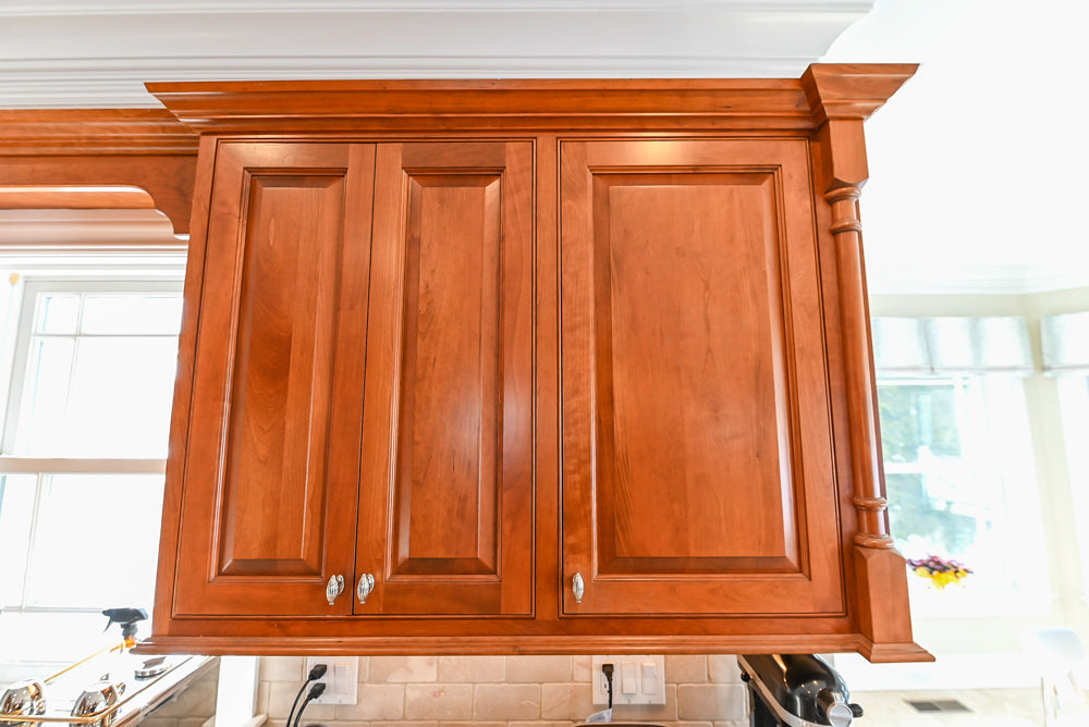 “The Woodford” Traditional Custom Wooden Kitchen with Island, Wolf Rangetop & Sub-Zero Refrigerator