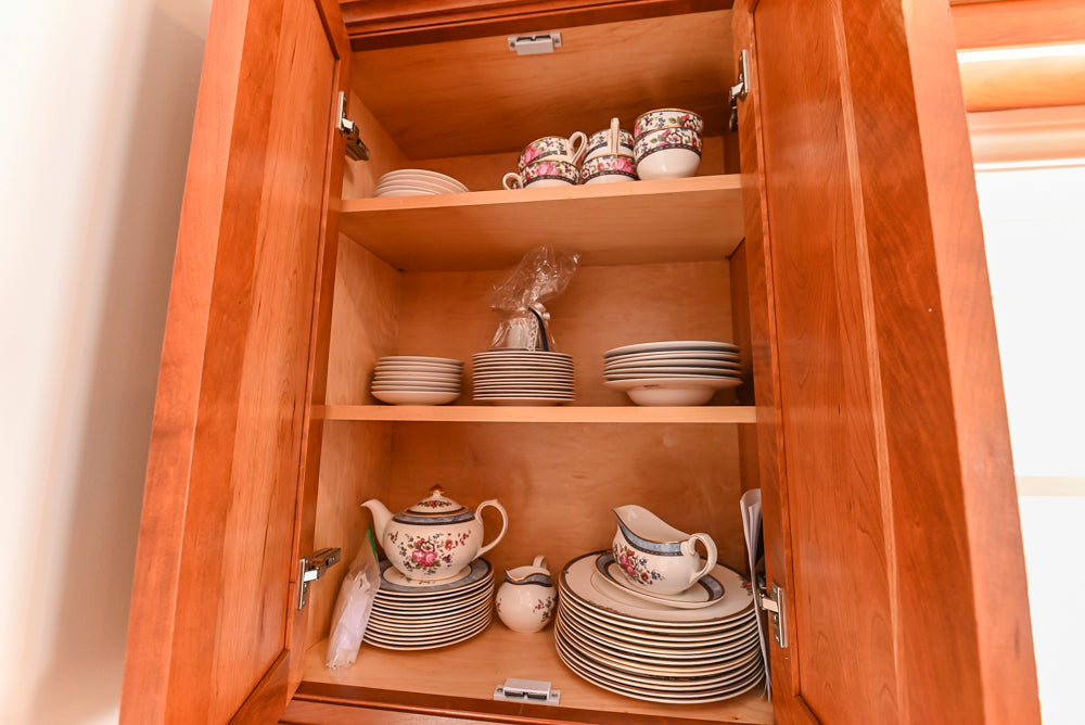 “The Woodford” Traditional Custom Wooden Kitchen with Island, Wolf Rangetop & Sub-Zero Refrigerator